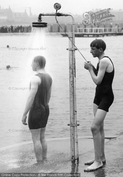 Photo of Southport, The Shower 1914