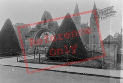 Minster, West Gate 1934, Southwell