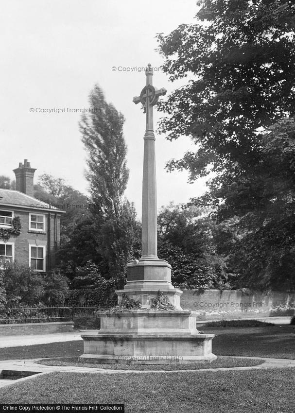 Southwell, War Memorial 1924