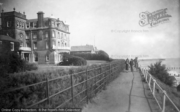Photo of Southwold, Centre Cliff 1933