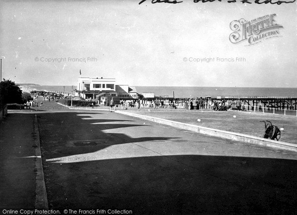 Photo of Southwold, North Parade c.1950