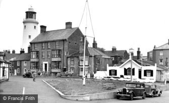 Southwold, St James Green and Lighthouse c1950