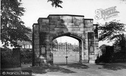 The Memorial Gate, Crow Wood Park c.1960, Sowerby Bridge