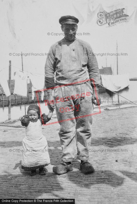 Photo of Spakenburg, Father And Daughter c.1930