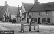 Village Water Pump 1906, Spaldwick