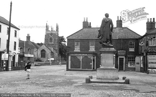 Photo of Spilsby, Market Square c.1955