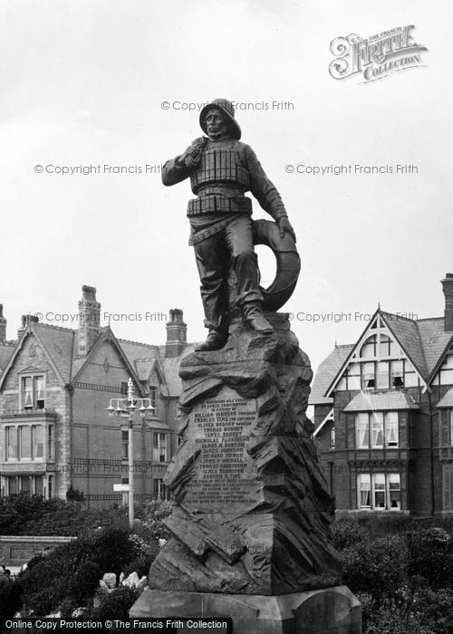 Photo of St Anne's, Lifeboatmen's Memorial 1914