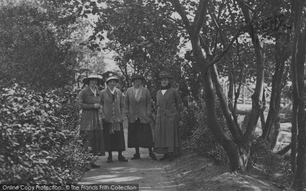 Photo of St Anne's, Women In Ashton Gardens 1917