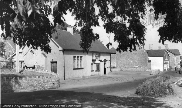 Photo of St Athan, The Three Horse Shoes c.1960