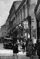 People In Fore Street 1931, St Austell