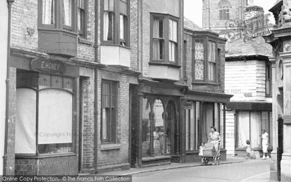 Photo of St Columb Major, Pedestrians In Fore Street c.1955