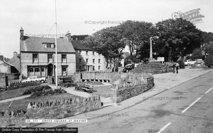 Photo of St Davids, Cross Square c.1960