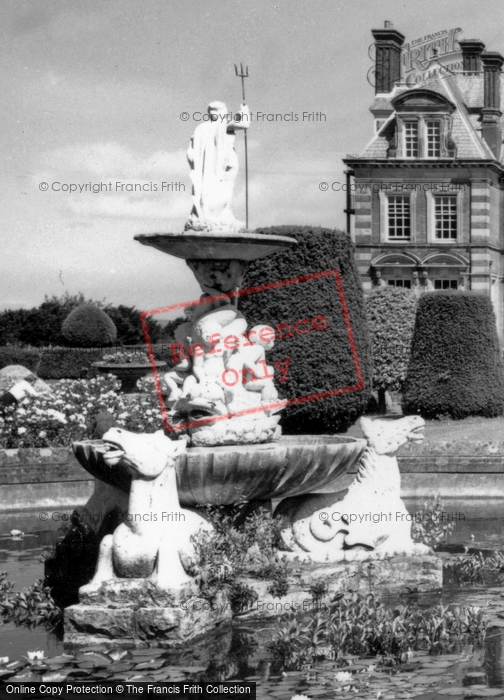 Photo of St George, Clarendon School, The Fountain c.1960