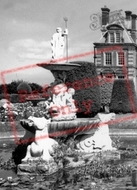 Clarendon School, The Fountain c.1960, St George