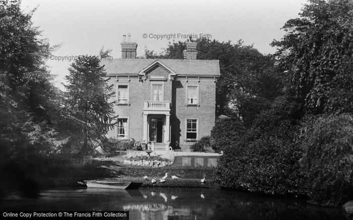 Photo of St George's, Granville Lodge 1900