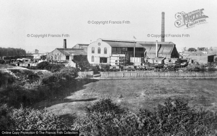 Photo of St George's, New Yard 1900