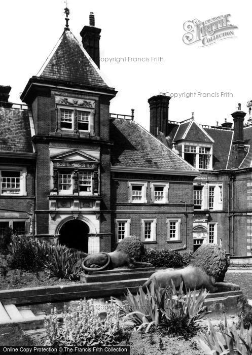 Photo of St George, The Lion Statues, Clarendon School c.1955