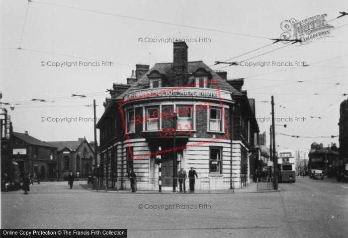 Photo of St Helens, The Sefton Arms c.1950