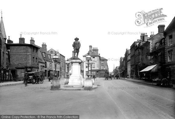 Photo of St Ives, Cromwell's Statue 1925