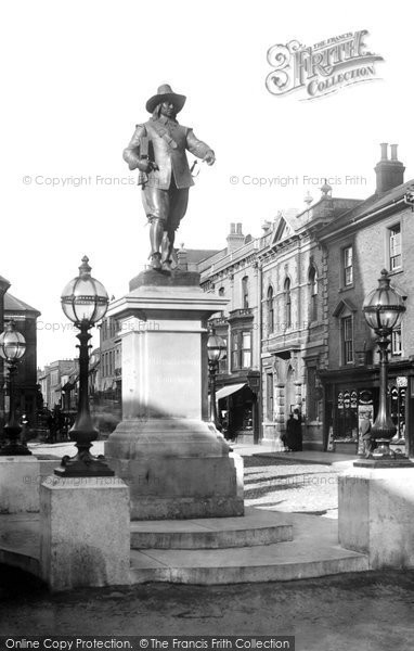 Photo of St Ives, Cromwell Statue 1901