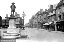 Cromwell Statue 1914, St Ives