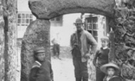 St Ives, the Old Archway, Hicks Court 1906