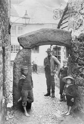 The Old Archway, Hicks Court 1906, St Ives