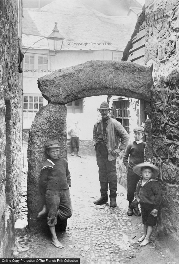 St Ives, the Old Archway, Hicks Court 1906