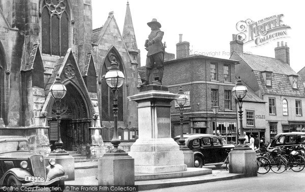 Photo of St Ives, The Oliver Cromwell Memorial c.1955