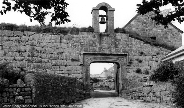 Photo of St Mary's, Garrison Gateway c.1955