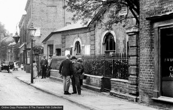 Photo of St Neots, By The Police Station 1925