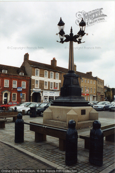 Photo of St Neots, The Obelisk 2005