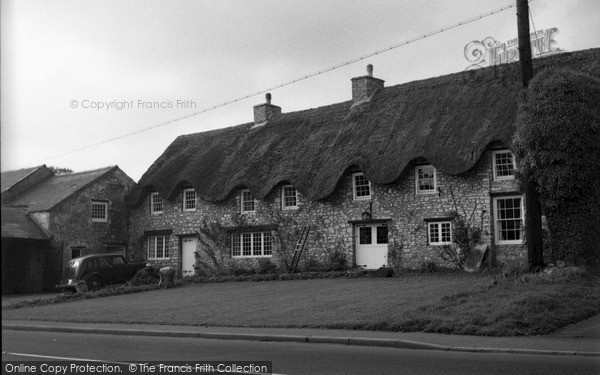 Photo of St Nicholas, Thatch Cottages 1953