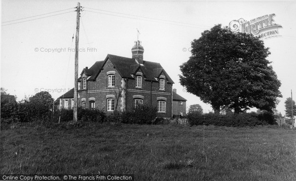 Photo of Stadhampton, The Hunt Kennels c.1955