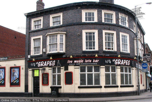 Photo of Stafford, Grapes Inn 2005