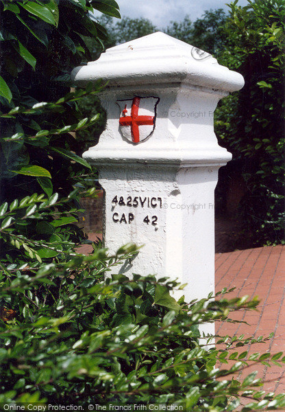 Photo of Staines, Boundary Post 2004
