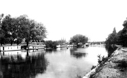 Houseboat Reach 1895, Staines