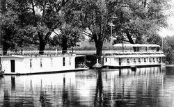 Houseboat Reach 1895, Staines