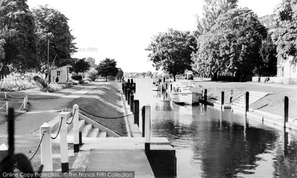Photo of Staines, Penton Hook Lock c.1960