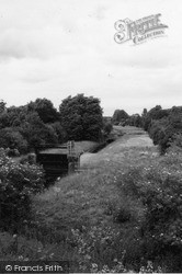 Reservoirs Aqueduct, Moor Lane 2004, Staines