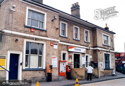 Station House 2004, Staines