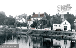 Swan Hotel And Boat House 1895, Staines