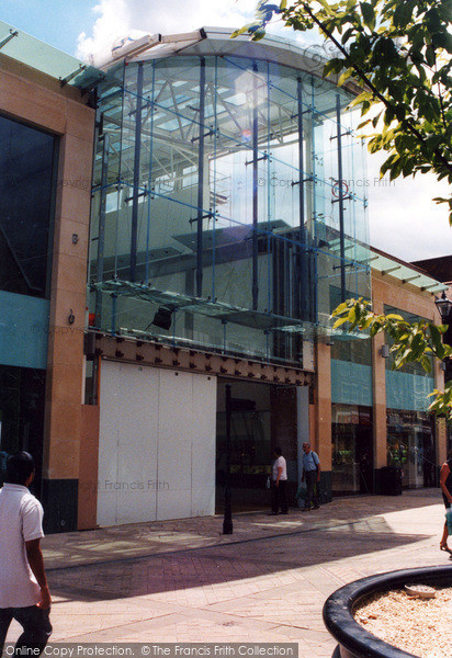 Photo of Staines, The Elmsleigh Centre 2004