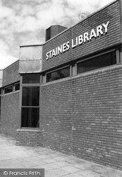 The Library In Friends' Walk 2004, Staines