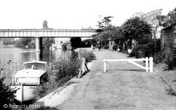 The River Thames And Tow Path c.1960, Staines