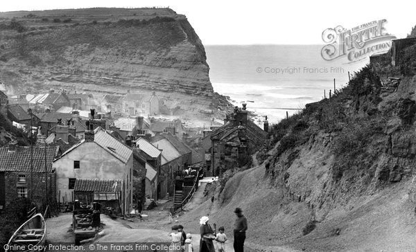 Photo of Staithes, 1925