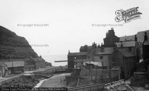 Photo of Staithes, Beckmouth 1949