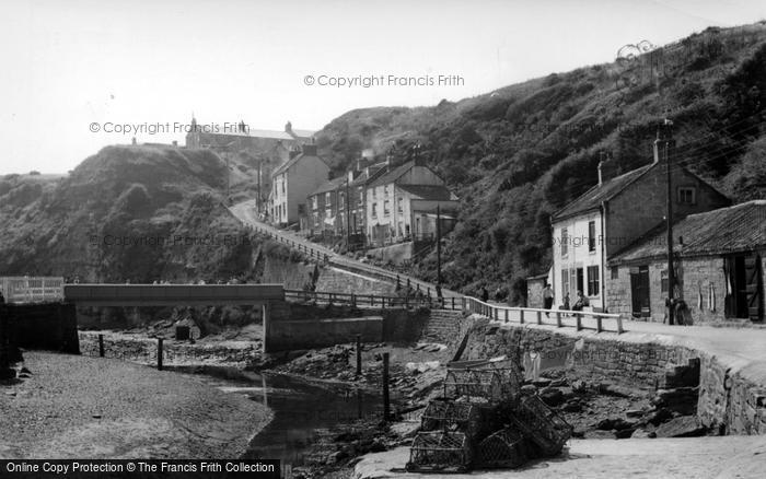 Photo of Staithes, Cowbar Bank c.1960