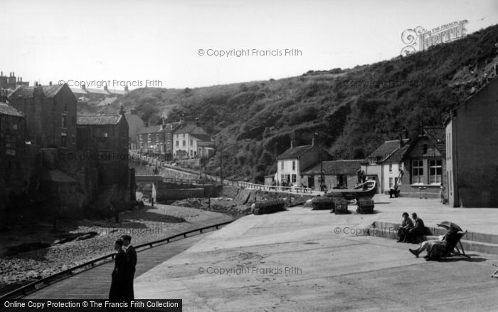 Photo of Staithes, Cowbar Bank c.1960