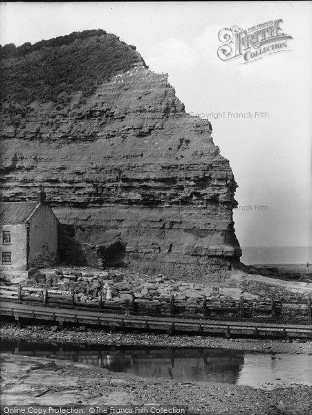 Photo of Staithes, Cowbar Nab 1927